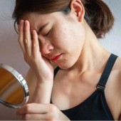 Căng thẳng nơi làm việc là “kẻ thù" lớn nhất với làn da phụ nữ Nhật